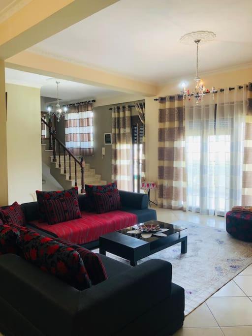 Villa Uklala Kamez Экстерьер фото